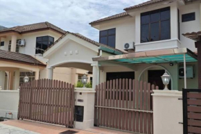 4 rooms 3 baths Semi D Batu Ferringi Town